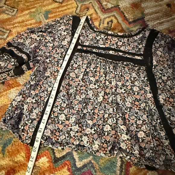 American Eagle Floral Long Sleeve Blouse with Navy Accents - Picture 4 of 7